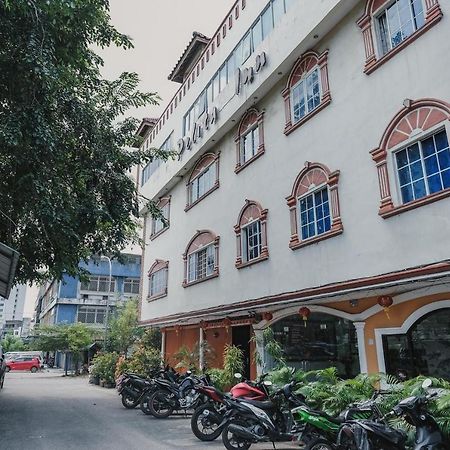 Reddoorz Near Nagoya Hill Mall Batam 5 Ngoại thất bức ảnh