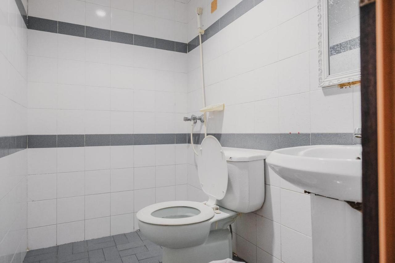 Reddoorz Near Nagoya Hill Mall Batam 5 Ngoại thất bức ảnh